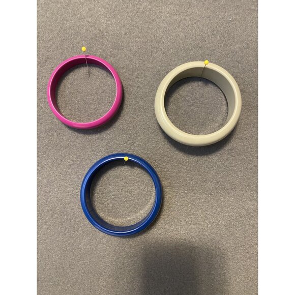 Vintage Plastic Bangle Bracelets Set Of 3 Pink Beige Blue 80/90's Style Retro - Picture 3 of 7